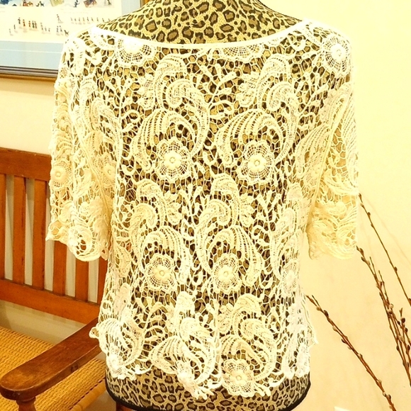 Crocheted Ladies Knit Top Size:M Color: Ivory - Picture 4 of 9